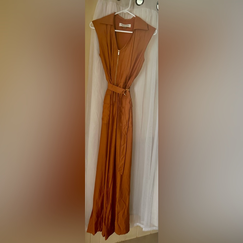 NEW WITHOUT TAGS SLEEVELESS, BELTED, LINEN FABRIC WOMEN’S JUMPSUIT BY TAYLOR